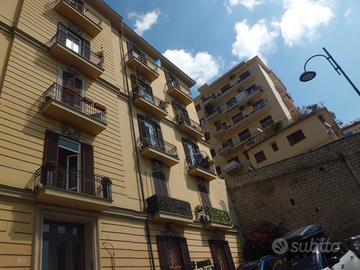 Corso v. emanuele ad, lato chiaia 3 vani + acc.ri