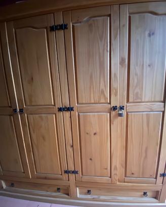 Armadio 4 ante in legno chiaro stile nordico