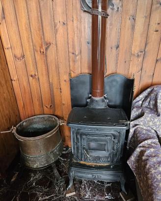 collezionismo stufa in ghisa, canna fumar e paiolo