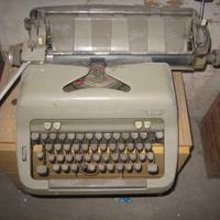 Macchina da scrivere  vintage Everest