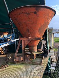 Trattore spandi concime