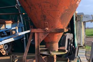 Trattore spandi concime