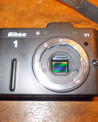 Nikon 1 v1 solo corpo nera