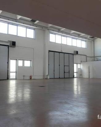 Immobile di 1900 m² con 2 locali a Calenzano