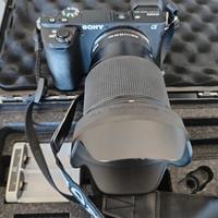 Sony Alfa 6500 A6500 con obiettivi e accessori