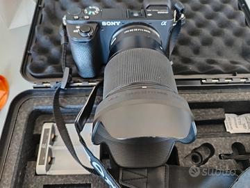 Sony Alfa 6500 A6500 con obiettivi e accessori