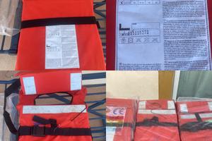 Giubbotti di salvataggio per adulti e bambini