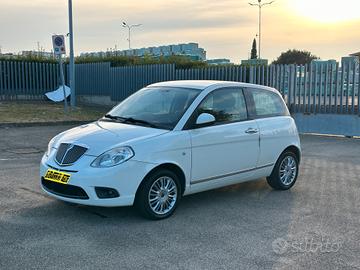 Lancia Ypsilon 1.3 MJT 75 CV Diva
