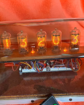 OROLOGIO DIGITALE CON TUBI NIXIE