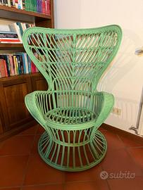 Poltrona in vimini verniciata