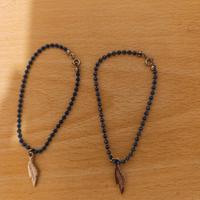 Braccialetti con perline e ciondolo