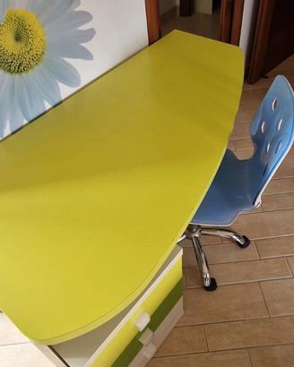 scrivania cameretta e letto