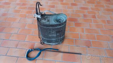 Pompa a spalla completamente in rame, marca Genove