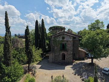 Rustico / Casale di 300 m² con 5 locali e posto au