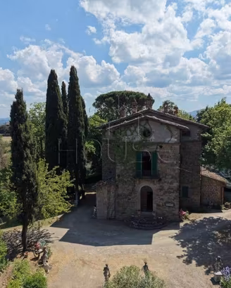 Rustico / Casale di 300 m² con 5 locali e posto au