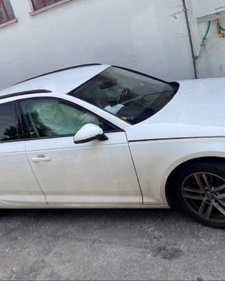 Audi A4 Avant 2019 incidentata (Intera, no pezzi)