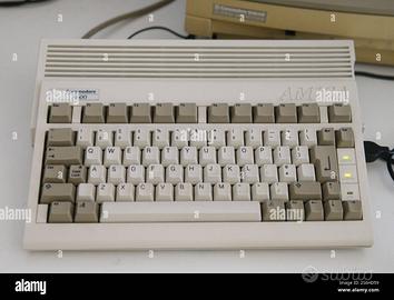 Raro commodore Amiga 600 completa con n" 2 joystic