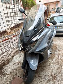 Kymco AK550