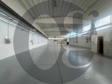 Immobile di 750 m² con 2 locali a Flero