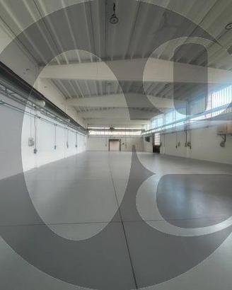Immobile di 750 m² con 2 locali a Flero