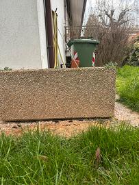 Fioriera da giardino in granigliato fine per fiori