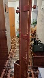 Appendi abiti in legno con porta ombrelli
