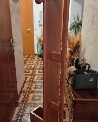 Appendi abiti in legno con porta ombrelli