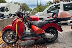 Scooter Aprilia Scatabeo 150