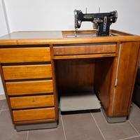 Macchina da cucire Necchi vintage