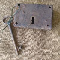 serratura con chiave vintage 