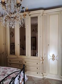 Camera da letto completa in stile classico