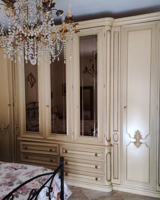Camera da letto completa in stile classico