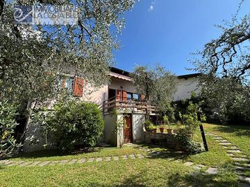 Villa di 154 m² con 5 locali e box auto a Brenzone