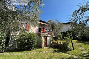 Villa di 154 m² con 5 locali e box auto a Brenzone