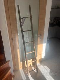 Scala antica in legno