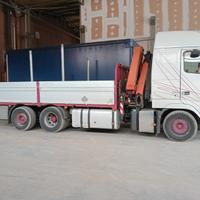 Motrice volvo fh16 con gru