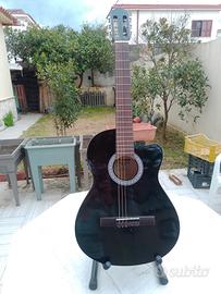 chitarra classica con preamplificatore 