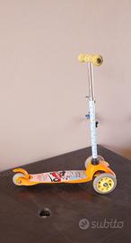 Monopattino a tre ruote