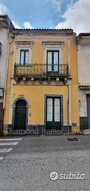 Palazzetto di 200 mq su due livelli a piedimonte