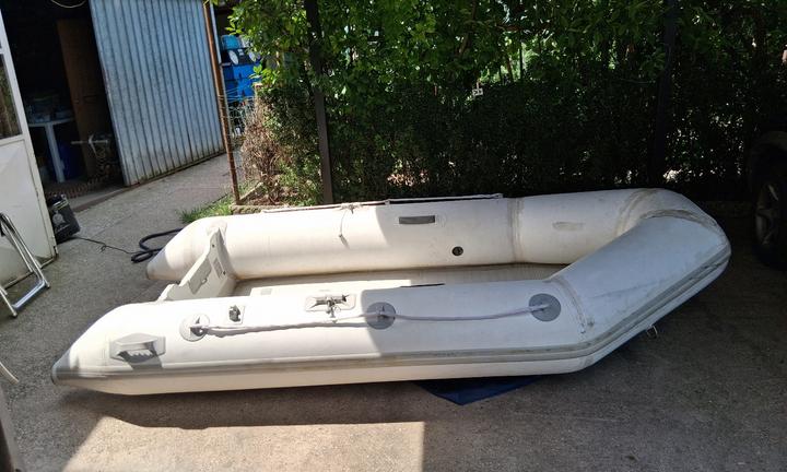 Gommone tender con motore