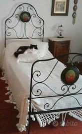 letto antico singolo in ferro battuto 