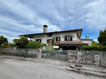 VILLA CON GIARDINO IN ZONA RESIDENZ...