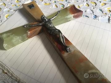 Croce in onice con sovrapposto Cristo in argento