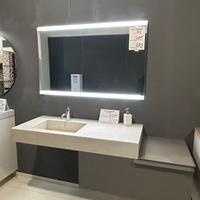 Bagno con specchio