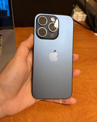 Iphone 15 pro stato eccellente batteria 88%