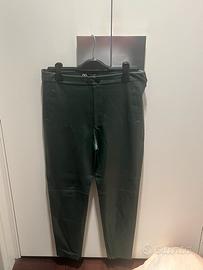 Pantalone verde in ecopelle zara