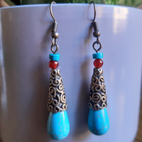 Orecchini in turchese sintetico