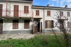 CASA SEMINDIPENDENTE A SALE