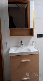 Mobile bagno completo con lavabo e specchiera