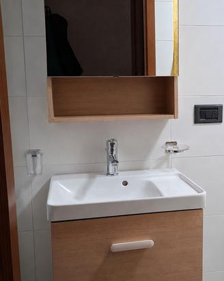Mobile bagno completo con lavabo e specchiera